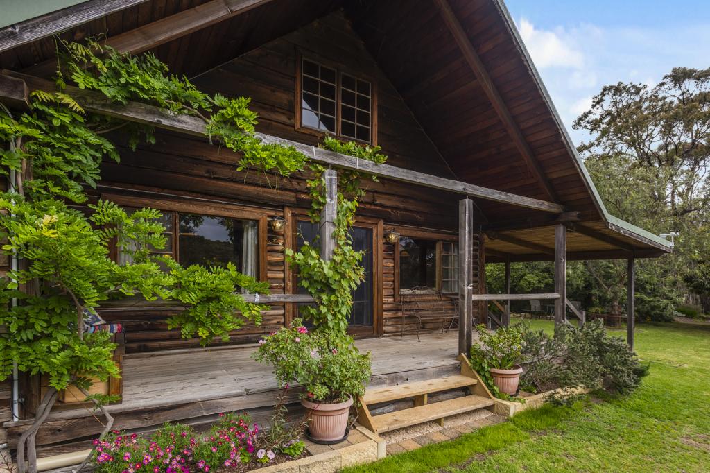 102 KIRRIBILLI RD, NEW GISBORNE, VIC 3438