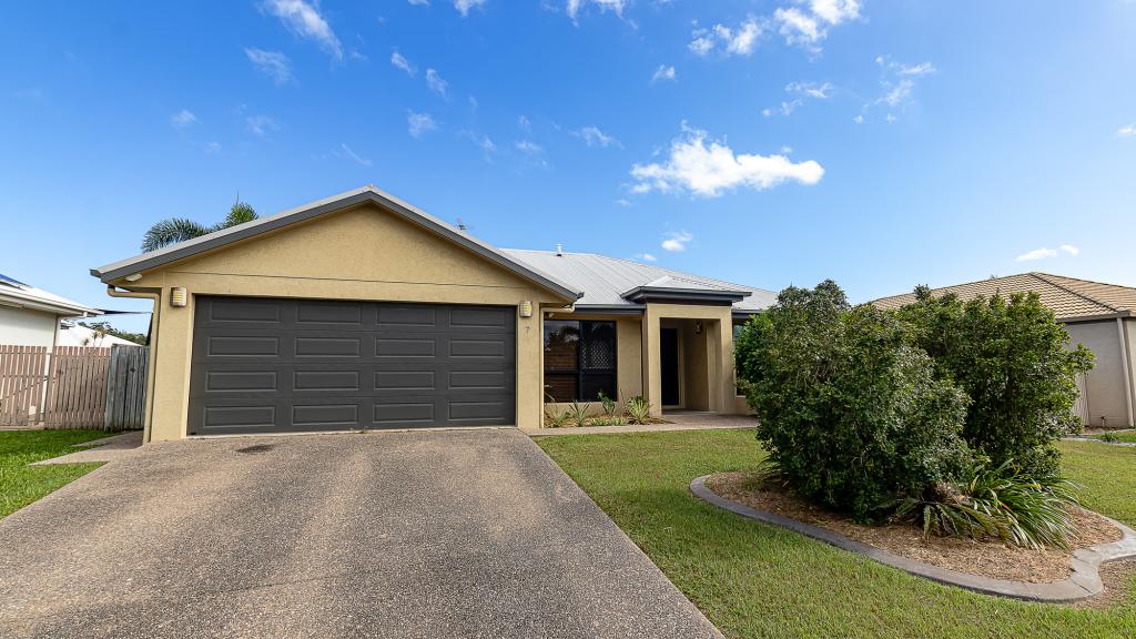 7 Rattray St, Bushland Beach, QLD 4818