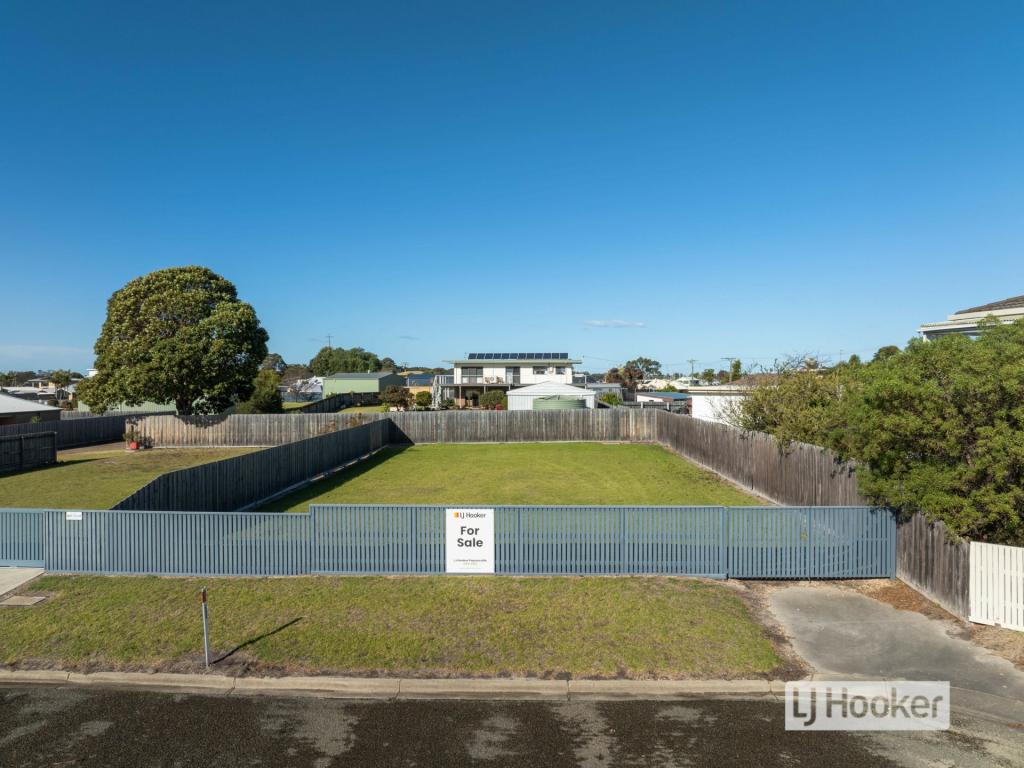 16 Milton Ave, Paynesville, VIC 3880