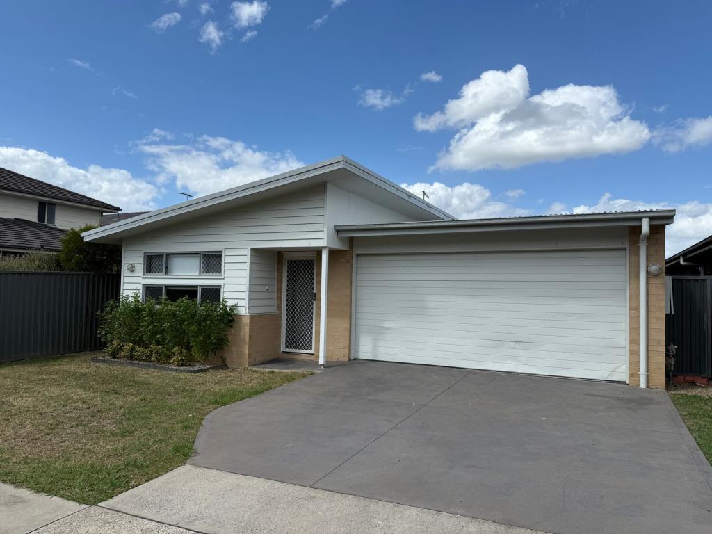 4 Binyang Ave, Glenmore Park, NSW 2745