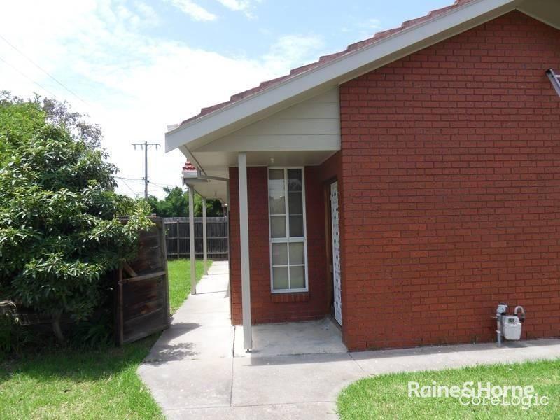 16 Holloway St, Newport, VIC 3015