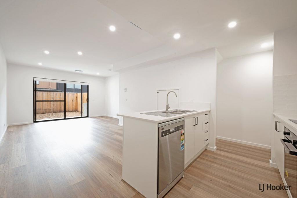 8/2 Cornelius St, Coombs, ACT 2611