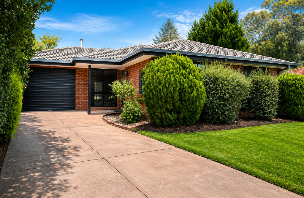 8 De Castella Cl, Mill Park, VIC 3082