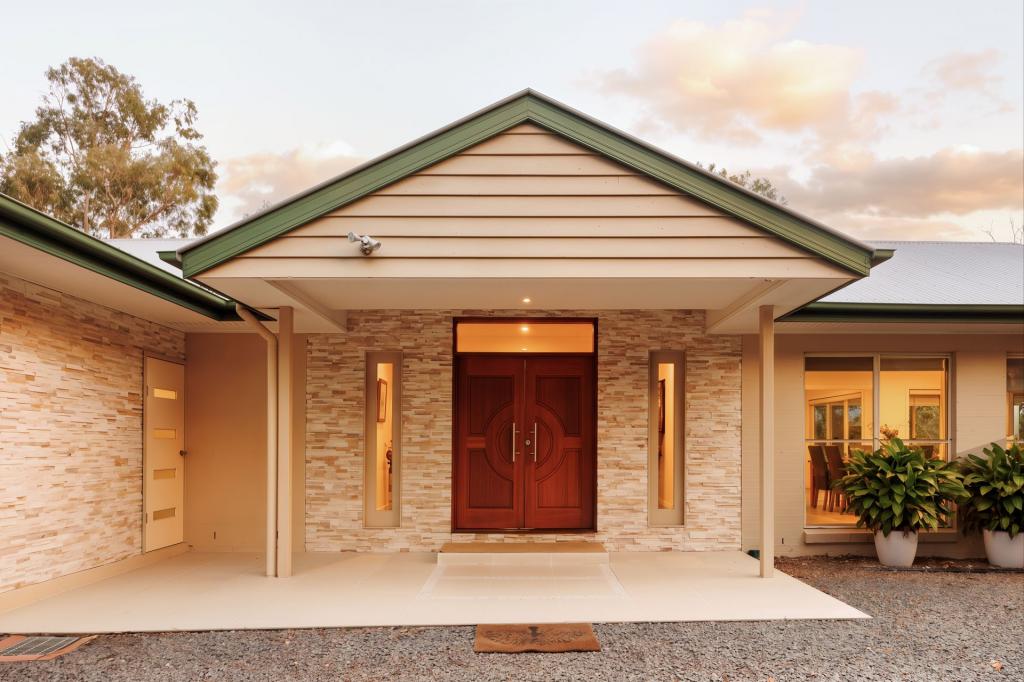 98 Lather Rd, Bellbowrie, QLD 4070