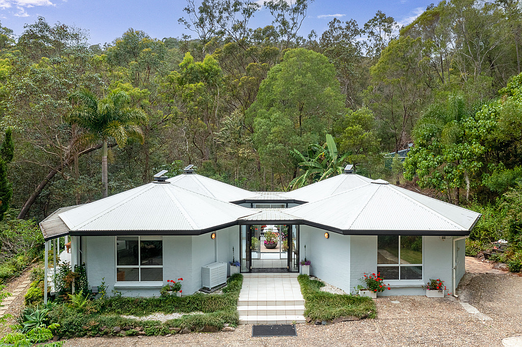 33 Strawberry Rd, Mudgeeraba, QLD 4213