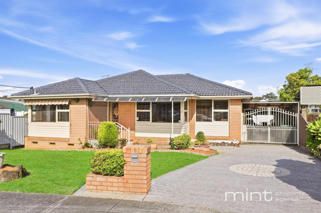 11 Diane Cl, Greenacre, NSW 2190