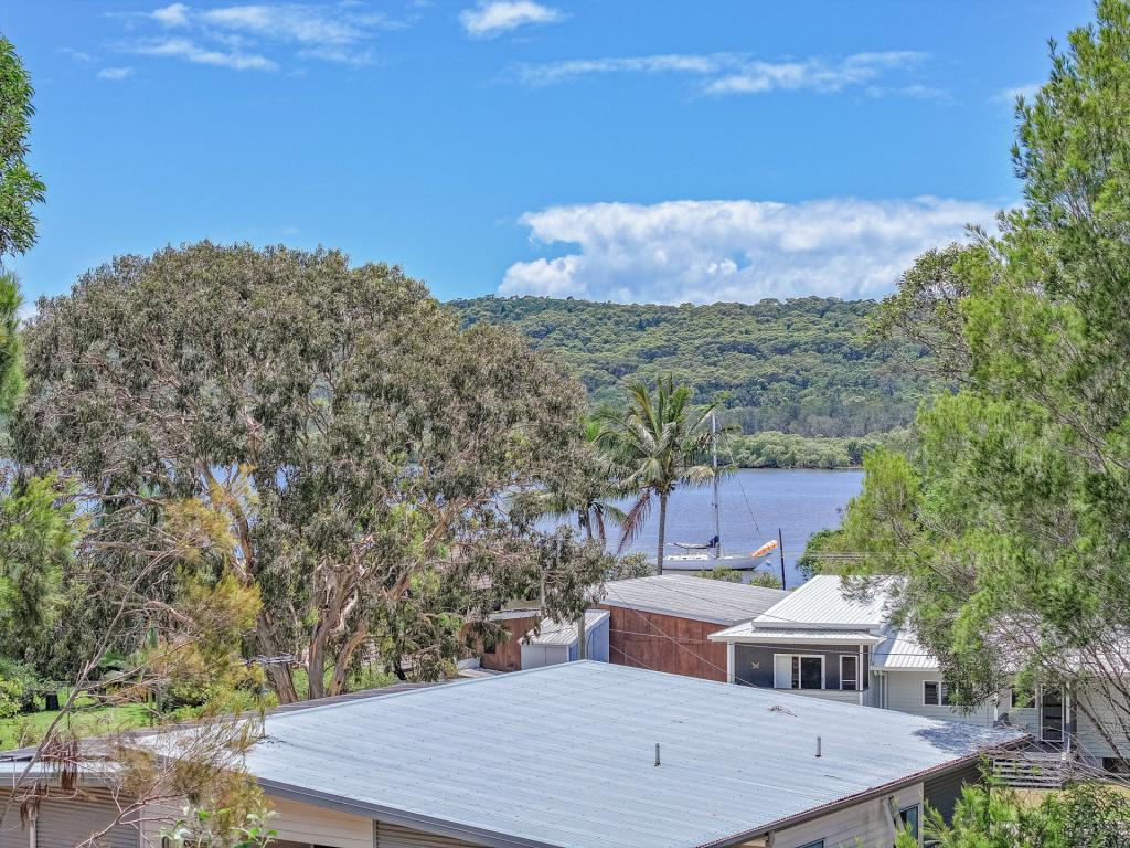 29 SCENIC DR, RUSSELL ISLAND, QLD 4184