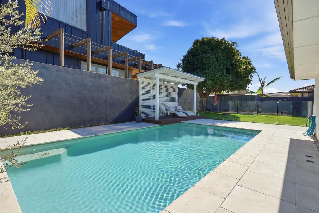10 Denawen St, Palm Beach, QLD 4221