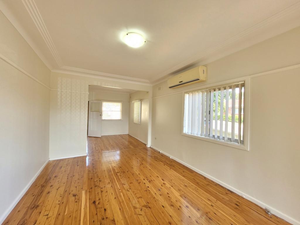 24 Bonds Rd, Roselands, NSW 2196