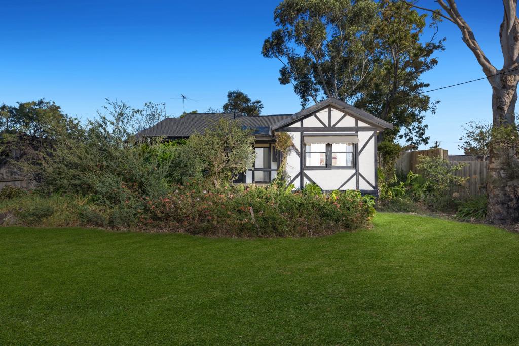 27 ROBERTS RD, CRANBOURNE, VIC 3977