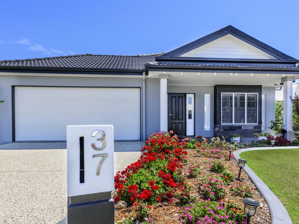 37 Caraway Cres, Banksia Beach, QLD 4507