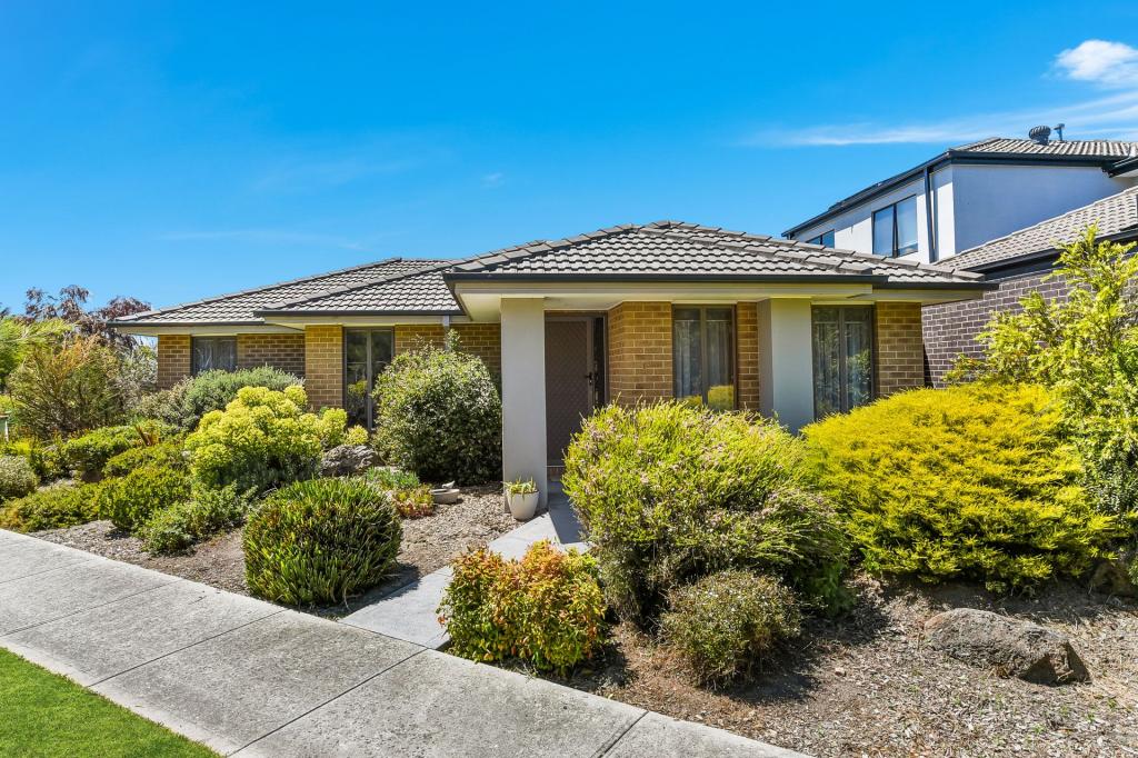 8 FEATHERFLOWER WAY, OFFICER, VIC 3809