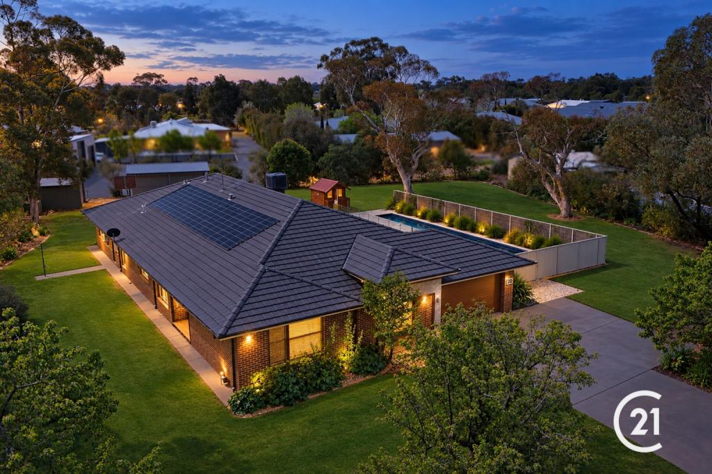 22 HOLLARA DR, MOAMA, NSW 2731