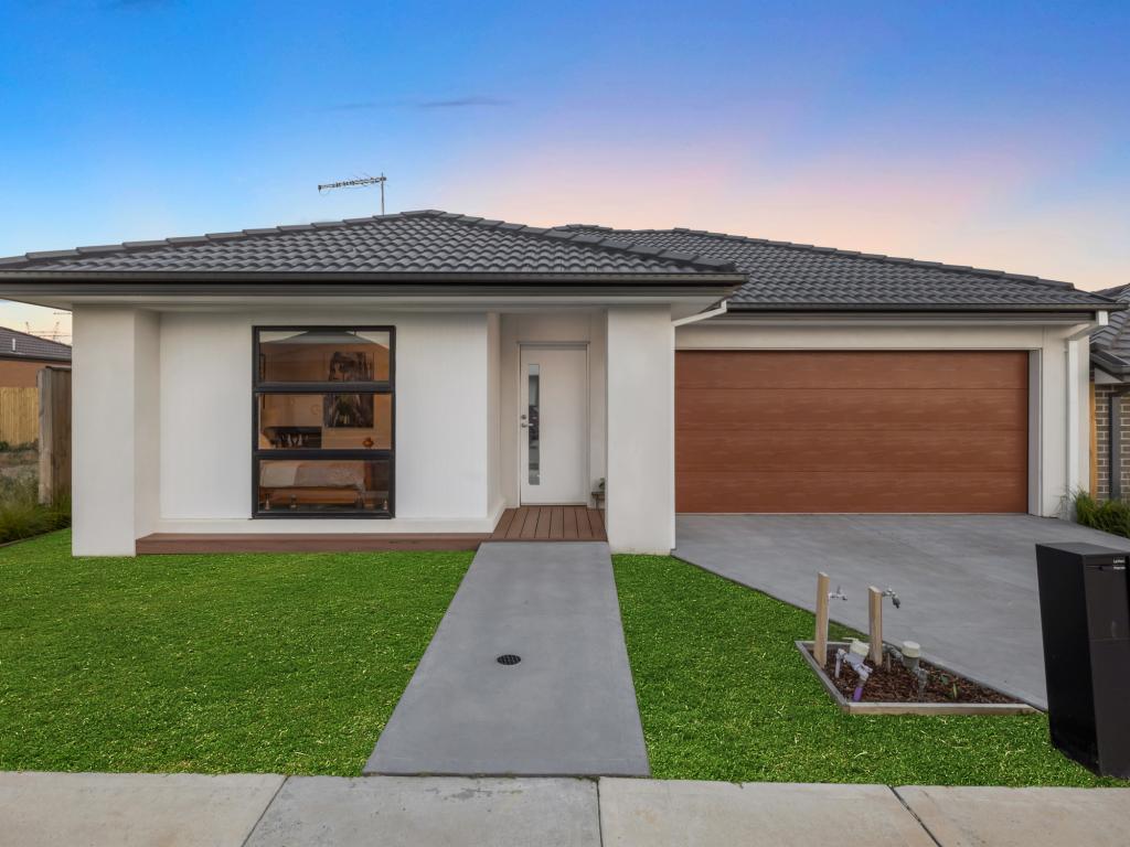 6 Yardi Way, Clyde North, VIC 3978