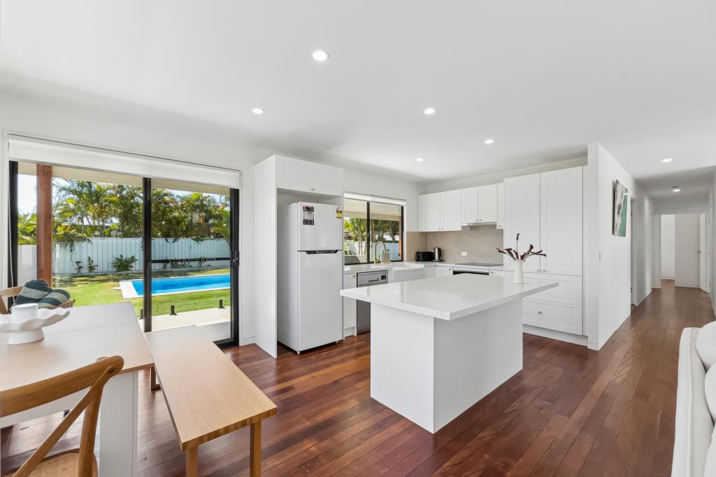 17 Rodlan Pde, Labrador, QLD 4215