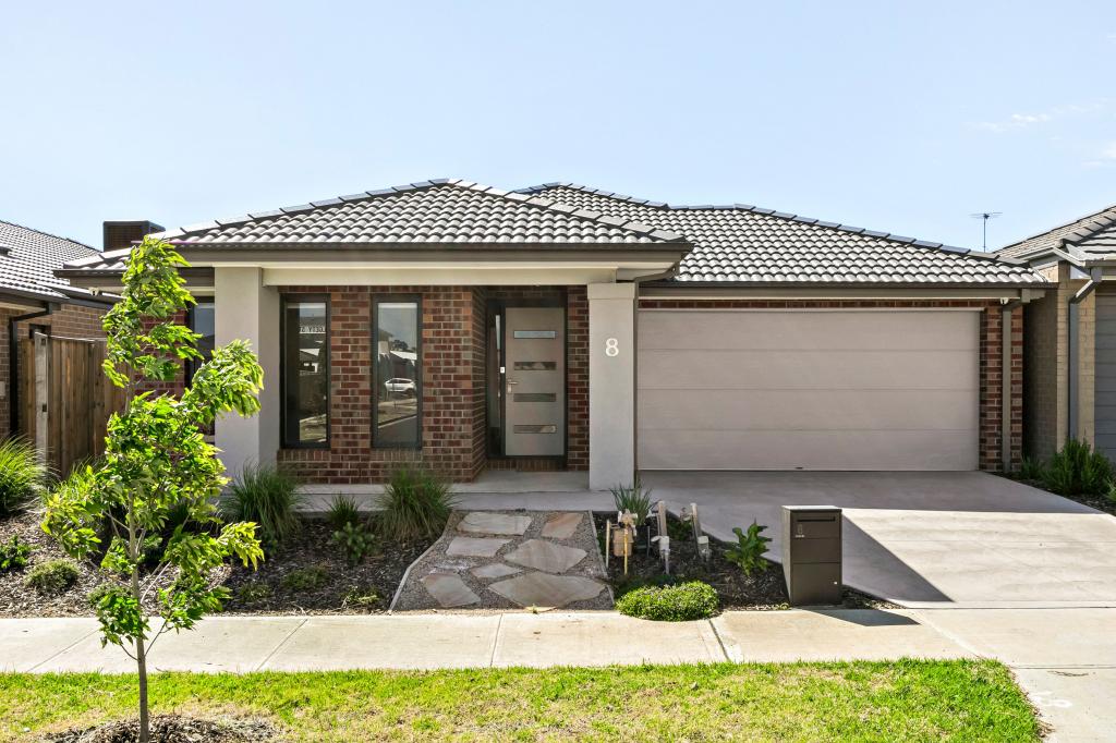 8 Dalgety St, Mickleham, VIC 3064