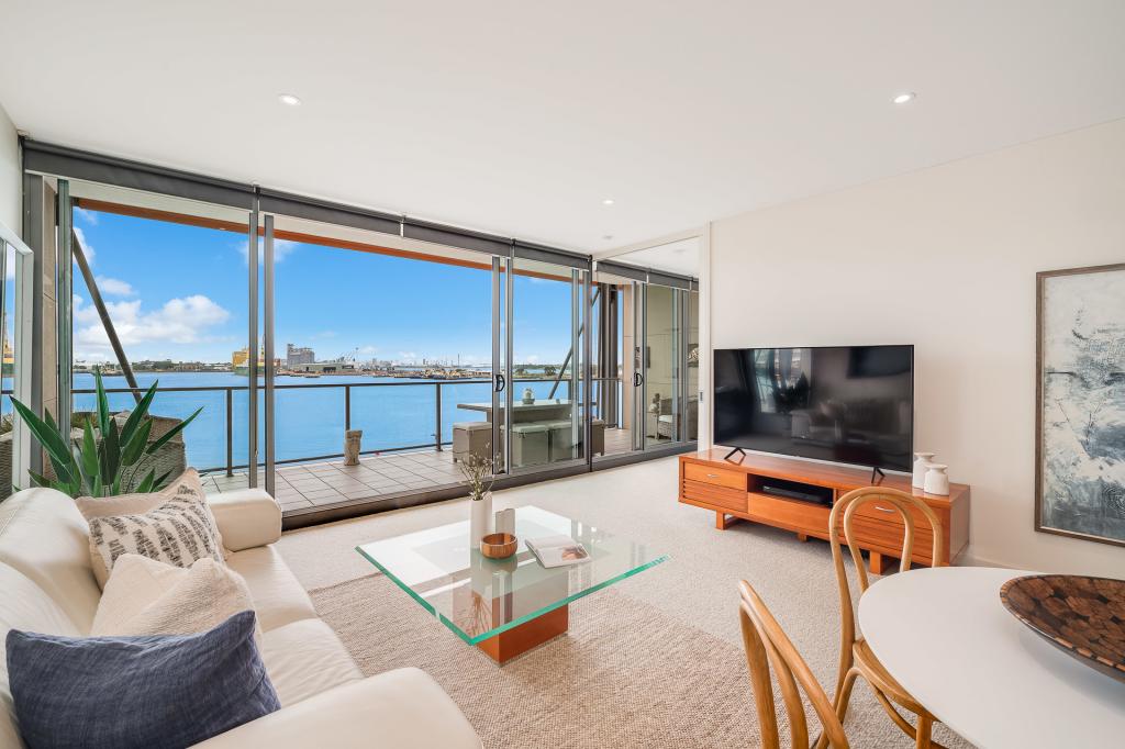 202/3A HONEYSUCKLE DR, NEWCASTLE, NSW 2300