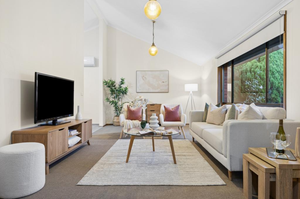 4/8-10 GOLFWOOD CL, DINGLEY VILLAGE, VIC 3172