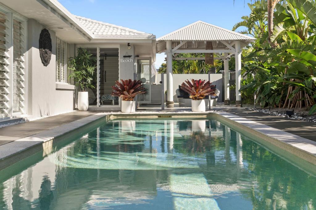 28 Cayman Dr, Clear Island Waters, QLD 4226