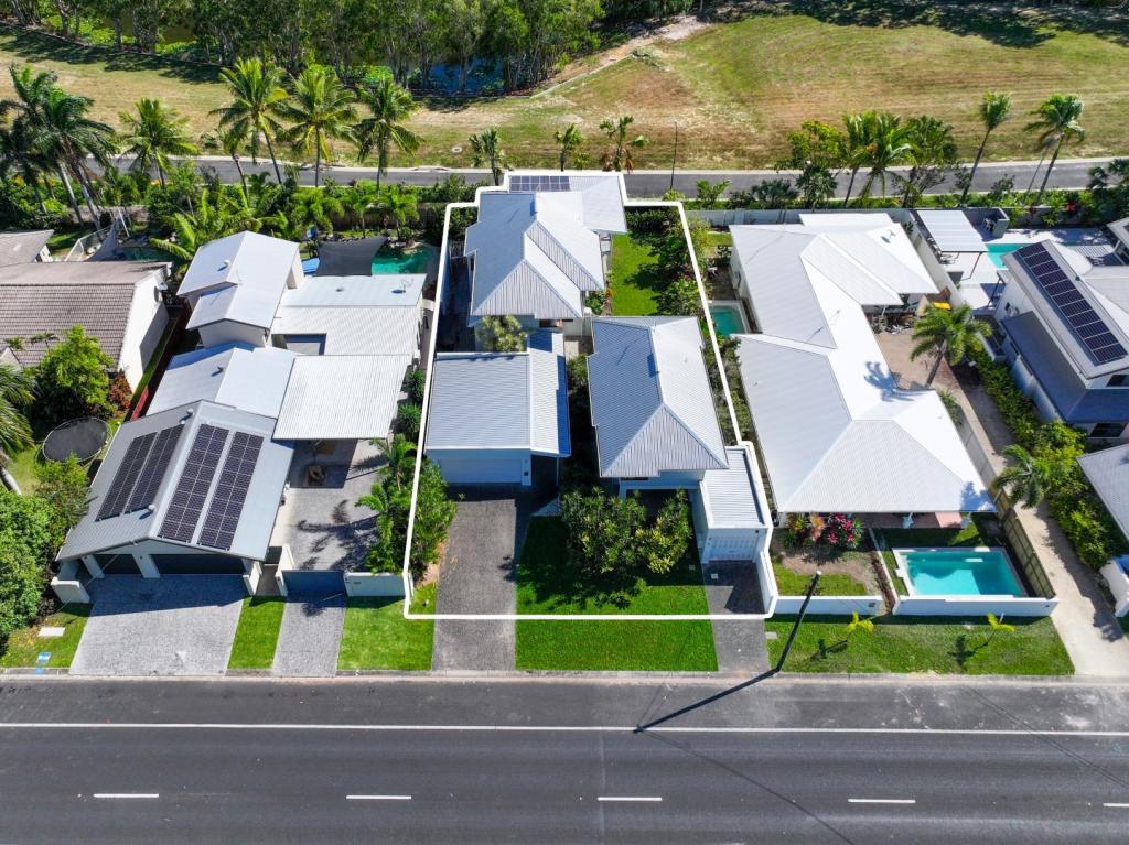 62 Cedar Rd, Palm Cove, QLD 4879