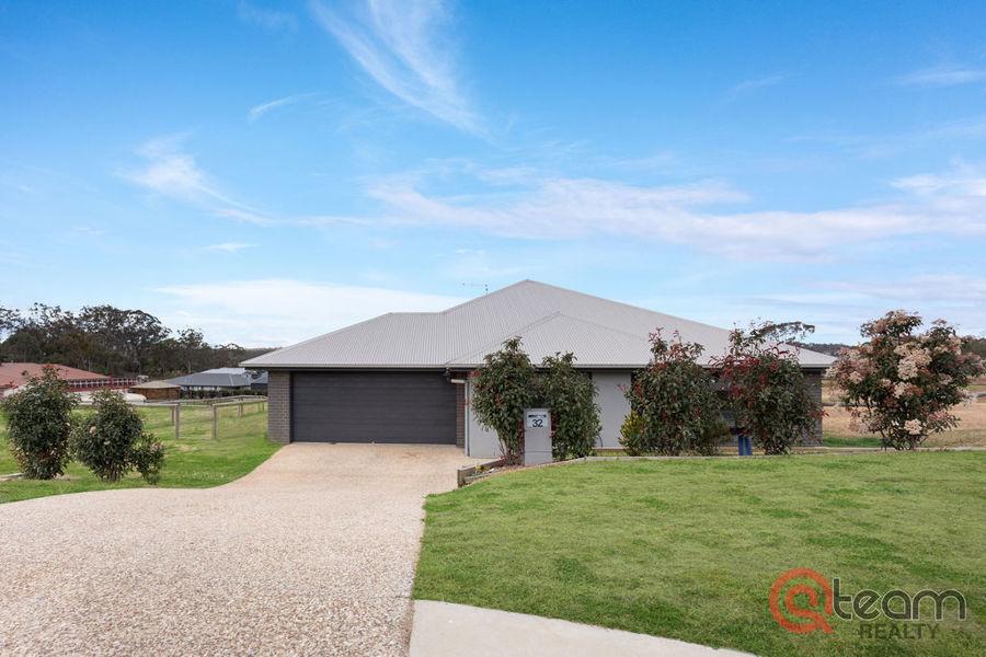 32 Harvest Rd, Meringandan West, QLD 4352