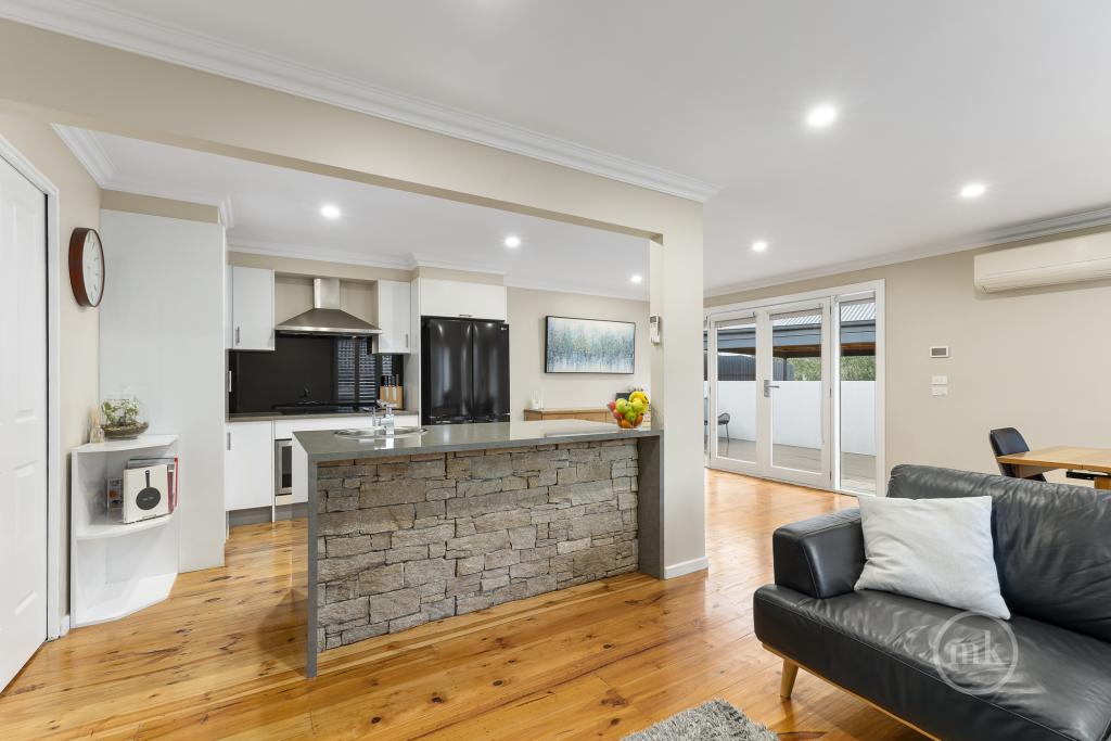 43 Wattletree Rd, Hurstbridge, VIC 3099