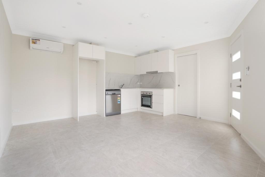 42 Harrow Rd, Glenfield, NSW 2167