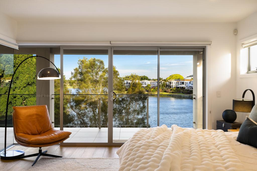 8/145 Palm Meadows Dr, Carrara, QLD 4211