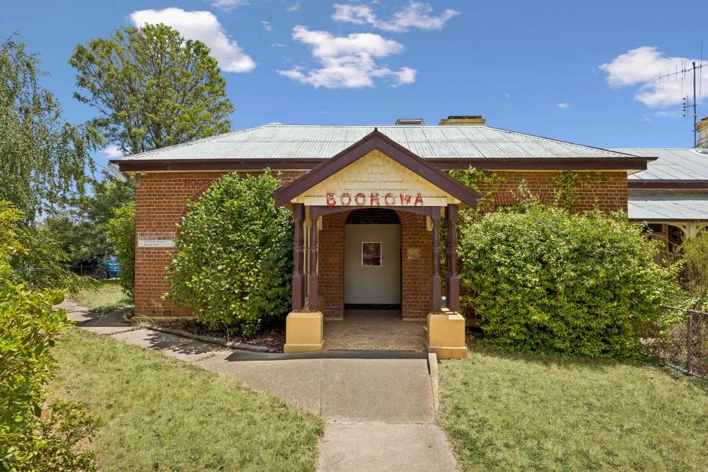 42 MARSDEN ST, BOOROWA, NSW 2586