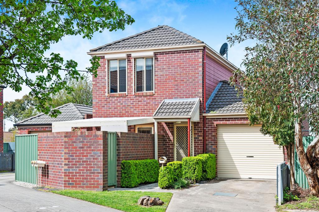 16 Domain Gdns, Sebastopol, VIC 3356