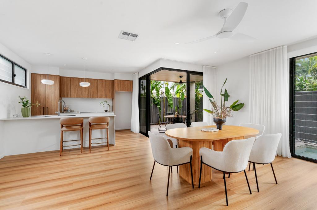 2/124 Sunshine Pde, Miami, QLD 4220