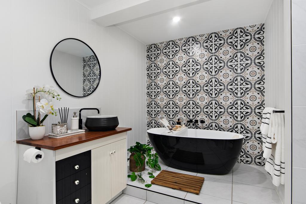 7 FLOWERS ST, RAILWAY ESTATE, QLD 4810