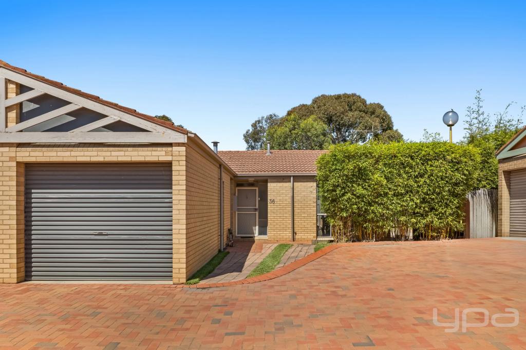 36 VILLAGE AVE, TAYLORS LAKES, VIC 3038
