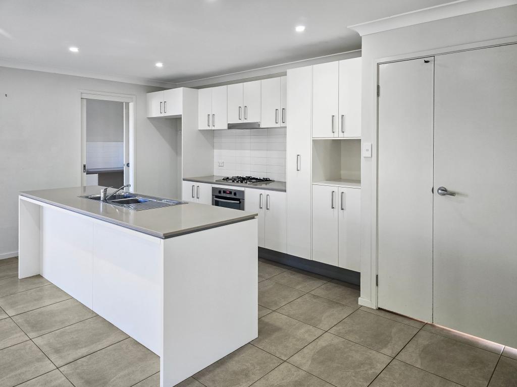 21 Salamander Rd, Wadalba, NSW 2259