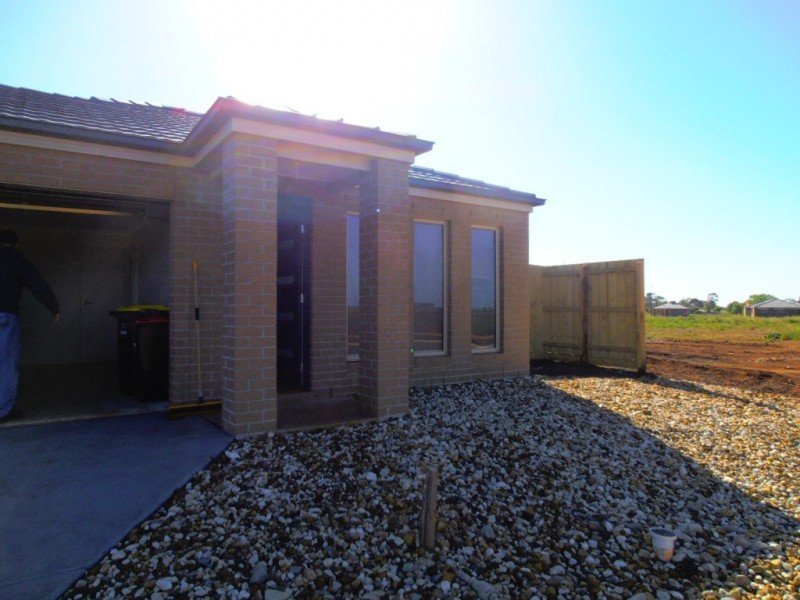 12 Abbott St, Melton South, VIC 3338