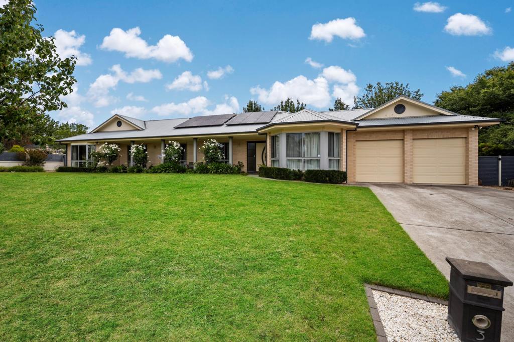 3 Hatton Dr, Yass, NSW 2582