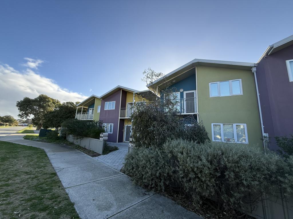 4/18 Thorpe St, Rockingham, WA 6168