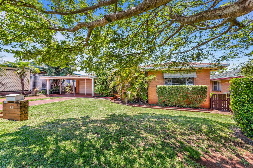 12 Mott Cres, Rockville, QLD 4350