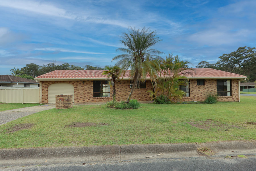 1 Teal Pl, Boambee East, NSW 2452