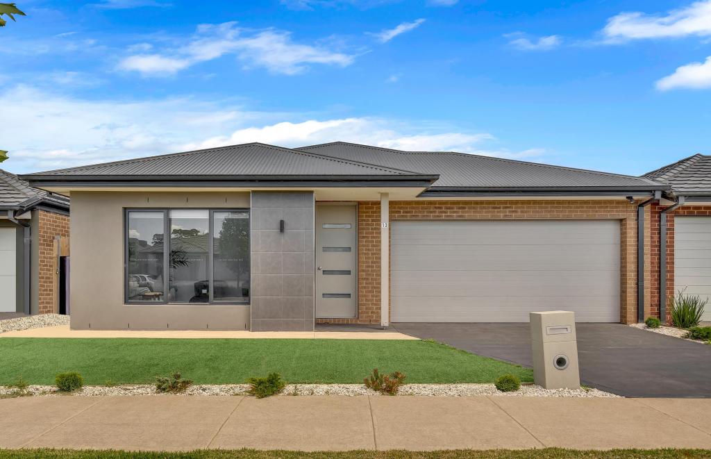 13 Willaroy Bvd, Donnybrook, VIC 3064