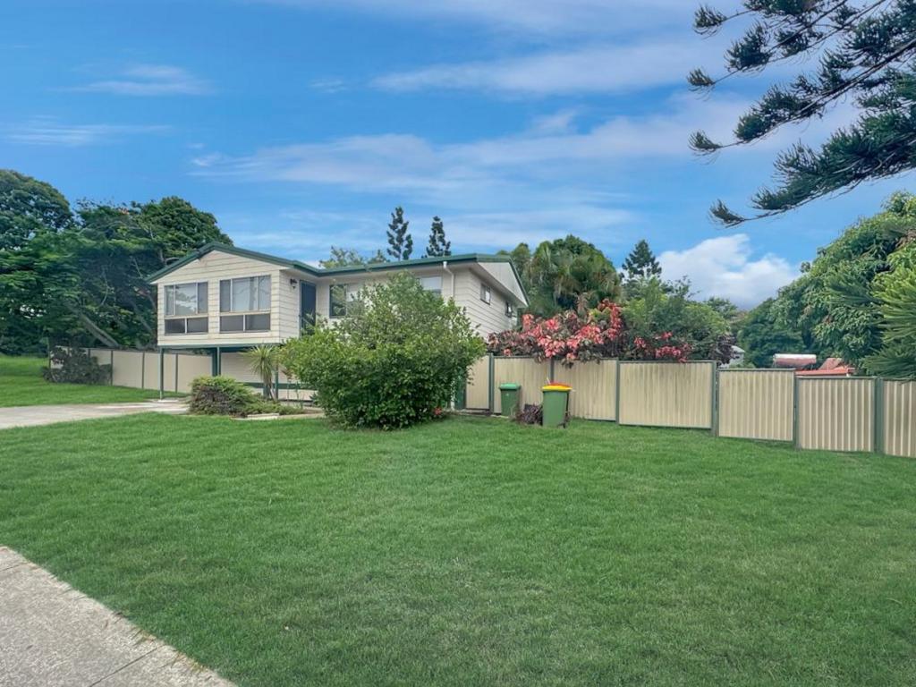 10 JONES RD, BELLBIRD PARK, QLD 4300