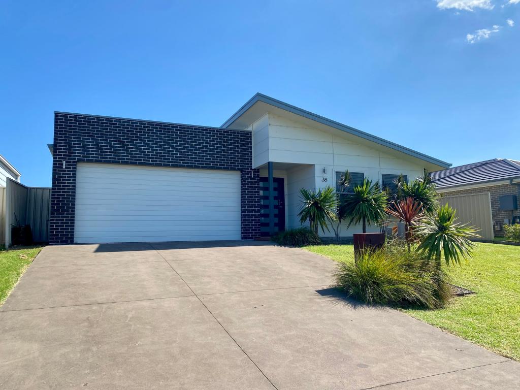 38 Jindalee Cres, Nowra, NSW 2541