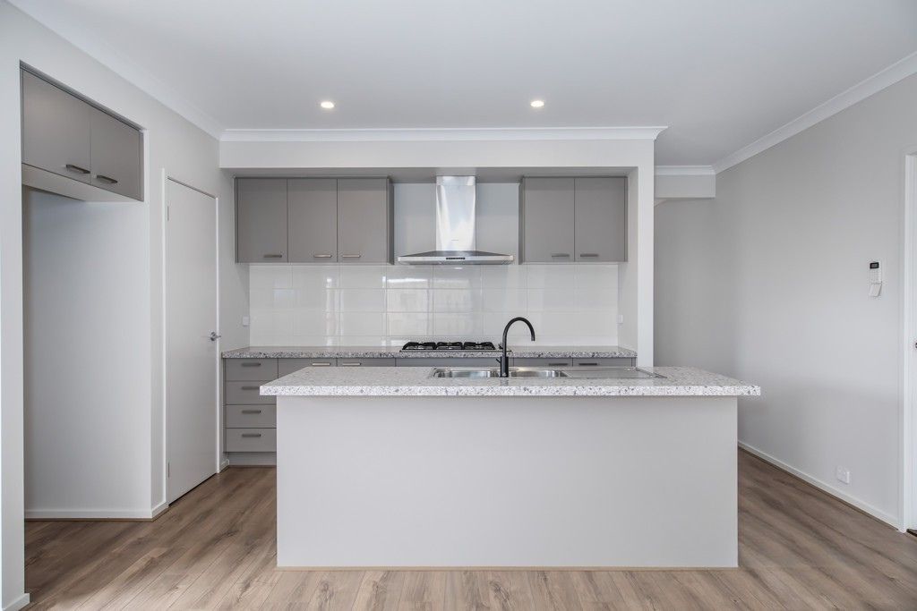 38 Stonneyburn Rd, Thornhill Park, VIC 3335