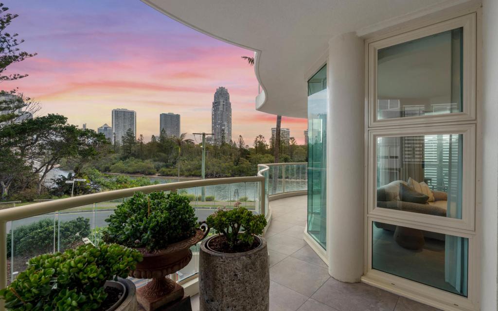2/1 Cable St, Main Beach, QLD 4217