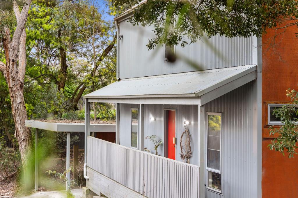 1/108 Central Springs Rd, Daylesford, VIC 3460