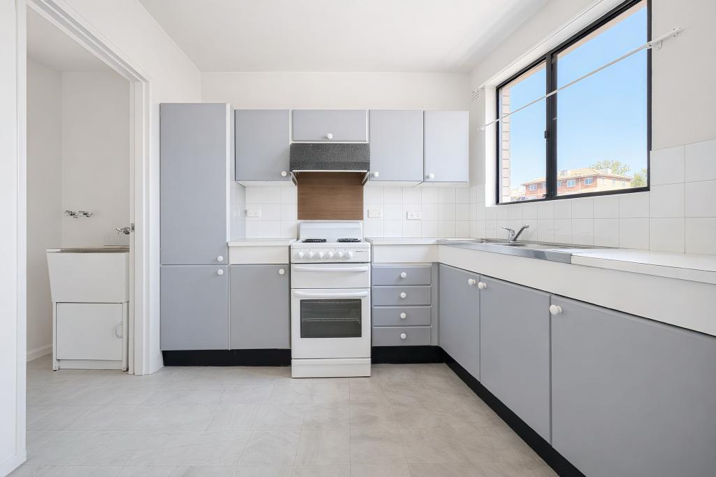 3/34 REMEMBRANCE AVE, WARWICK FARM, NSW 2170