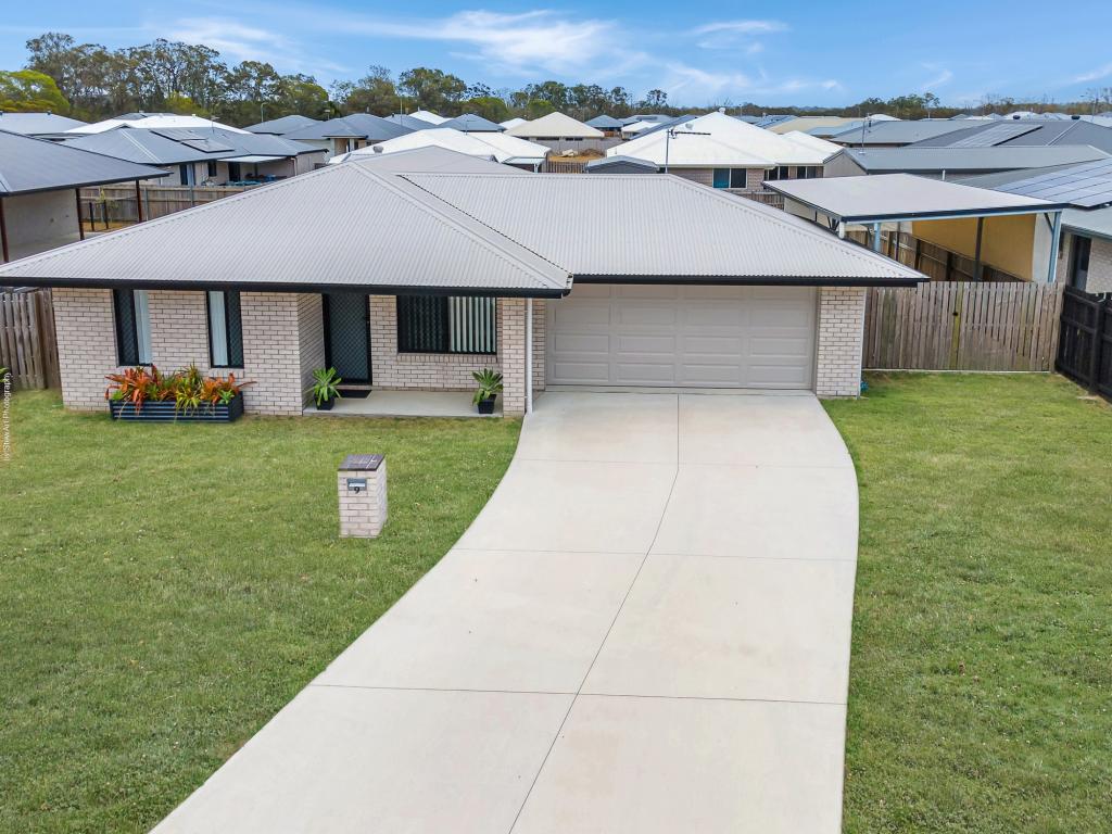 9 Sailaway Cct, Eli Waters, QLD 4655