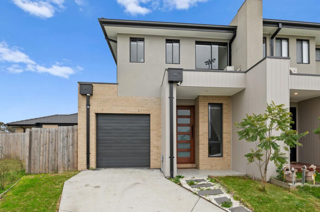 8 Heath Pl, Pakenham, VIC 3810