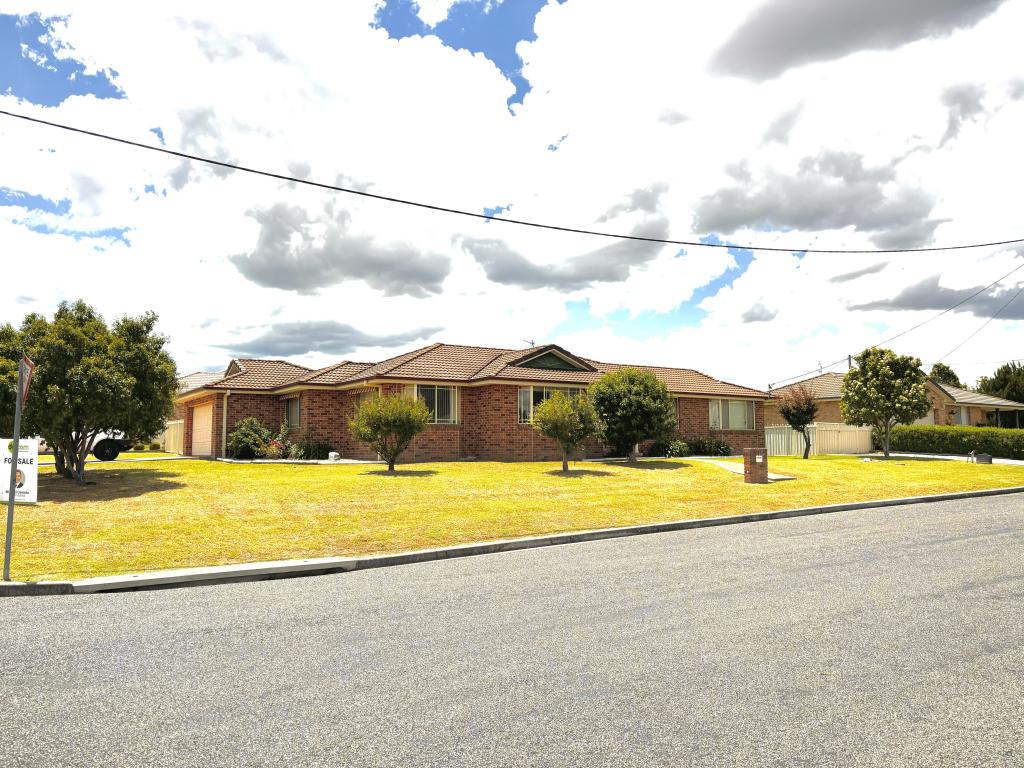 1 Banksia Cl, Kootingal, NSW 2352