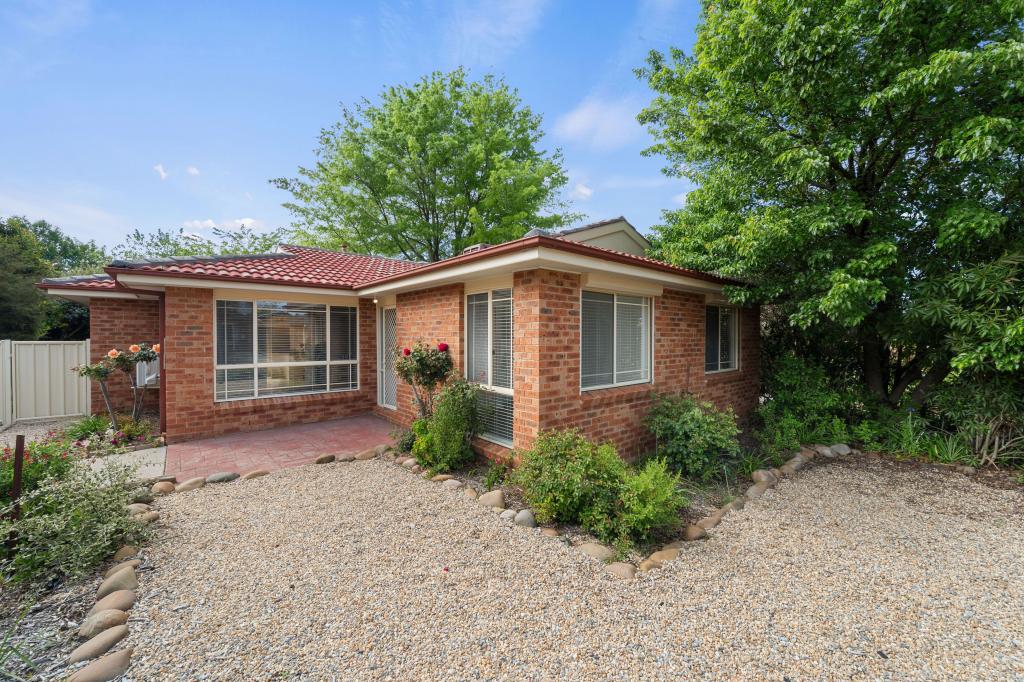 17 Thornhill Cres, Dunlop, ACT 2615